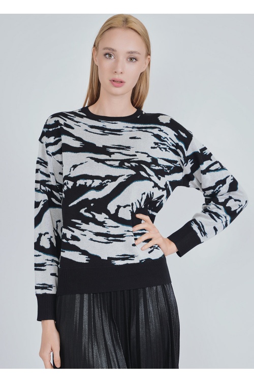 B/W Knit Top With Distinctive Abstract Touch | Modest Women Clothing ...